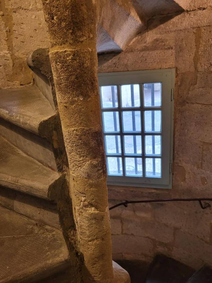 Uzes, Au Coeur Du Centre Medieval Le Logis Du Consul Un Bien D'Exception Du Xvieme Siecle المظهر الخارجي الصورة